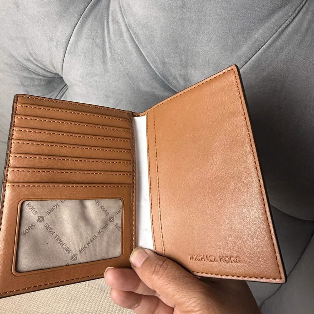 NEW Michael Kors Jet Set Passport Holder Wallet - Picture 2 of 4